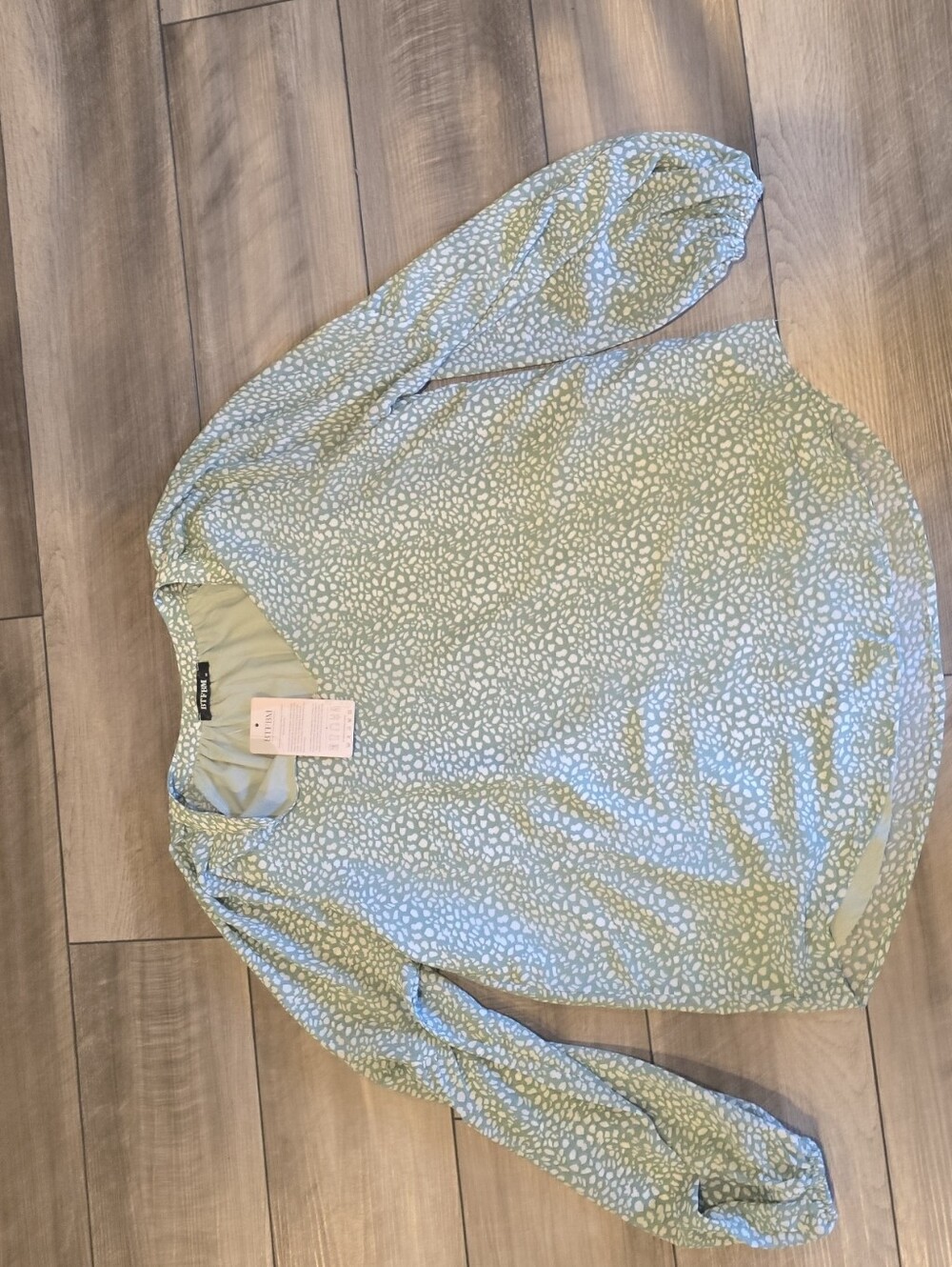 Light Green Printed Long-Sleeve Women's Top NWT bt Brand BTFBM